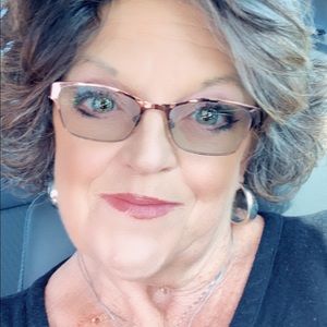 Meet your Posher, Debra